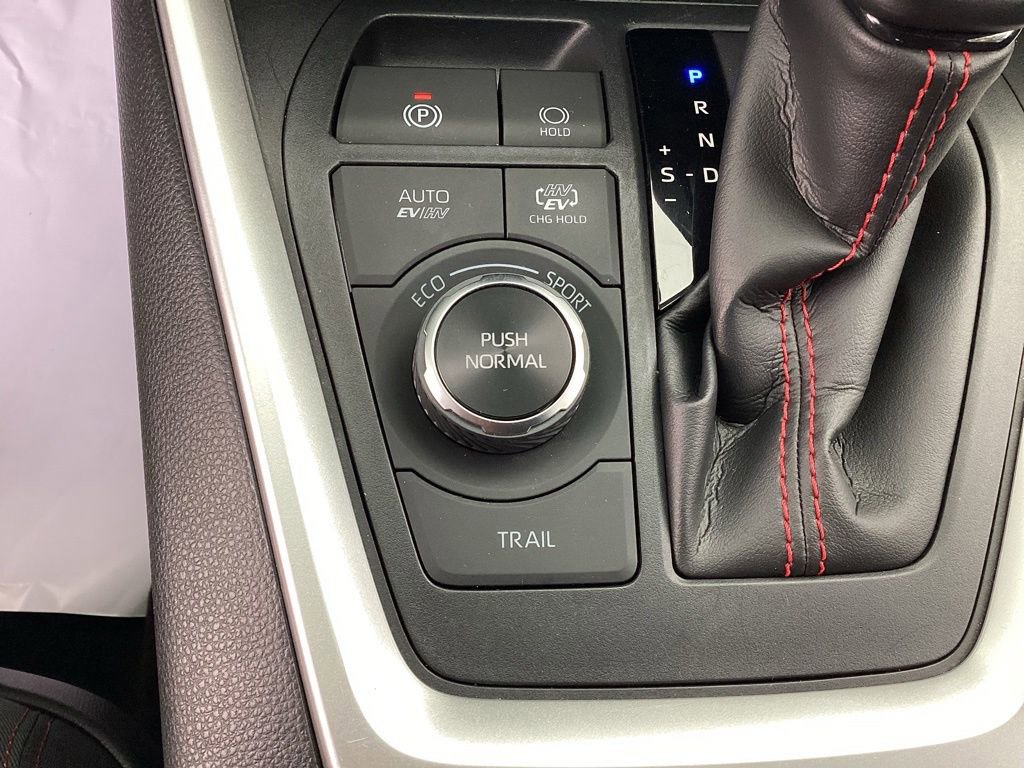Used 2021 Toyota RAV4 SE w/ Weather & Moonroof Package AWD/4WD image 32