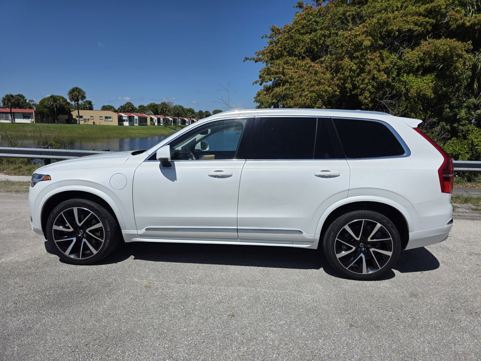 Used 2022 Volvo XC90 T8 Inscription Expression w/ Advanced Package AWD/4WD image 7