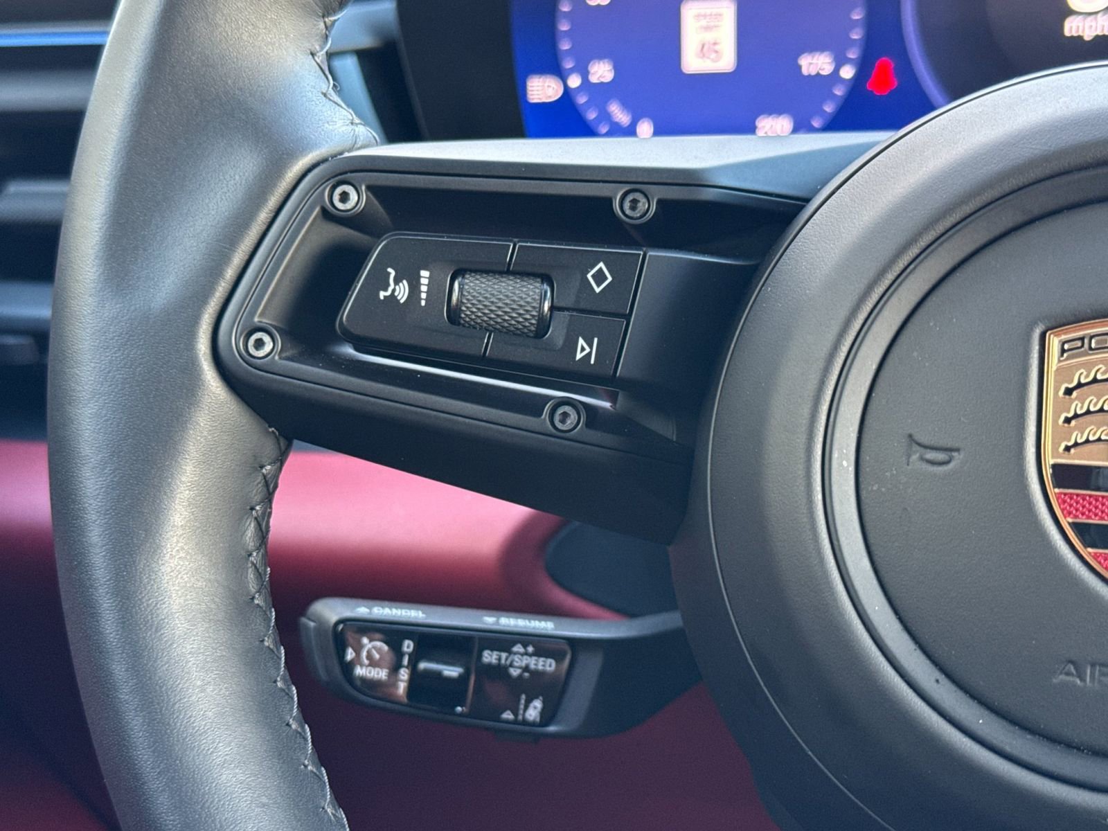 Certified 2025 Porsche Macan Electric image 29