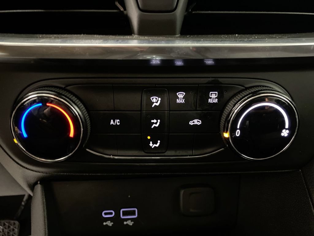 Certified 2024 Buick Encore GX Preferred FWD image 18