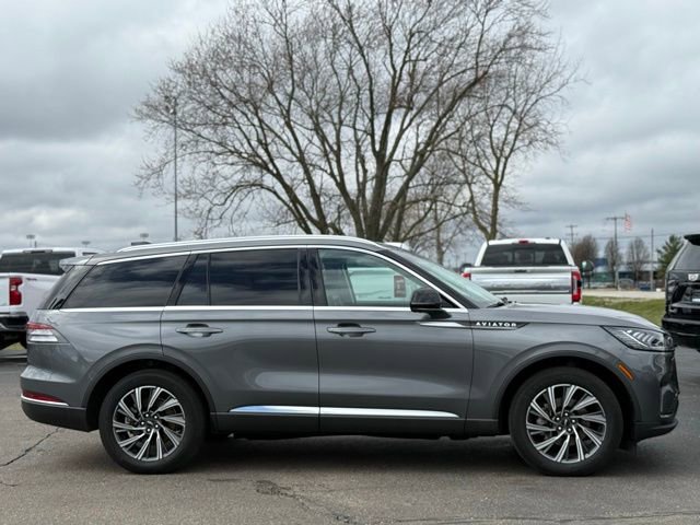 Used 2025 Lincoln Aviator AWD image 40
