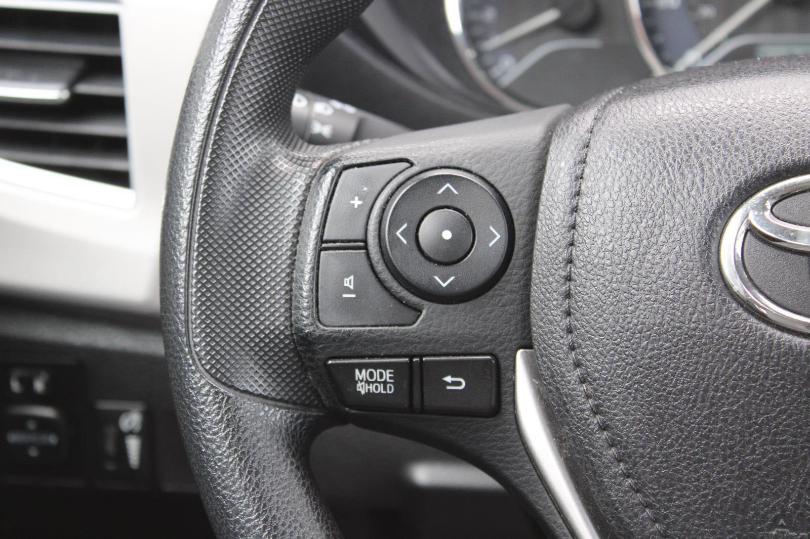 Used 2014 Toyota Corolla LE image 23