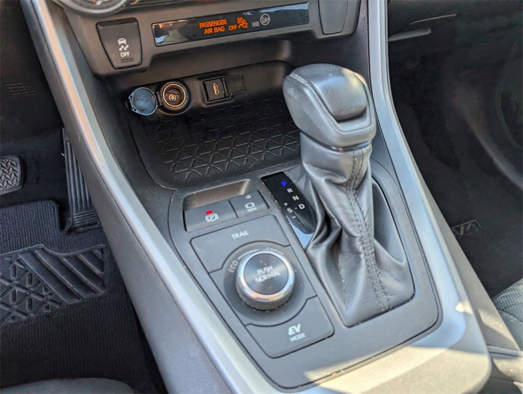 Used 2021 Toyota RAV4 XLE image 17