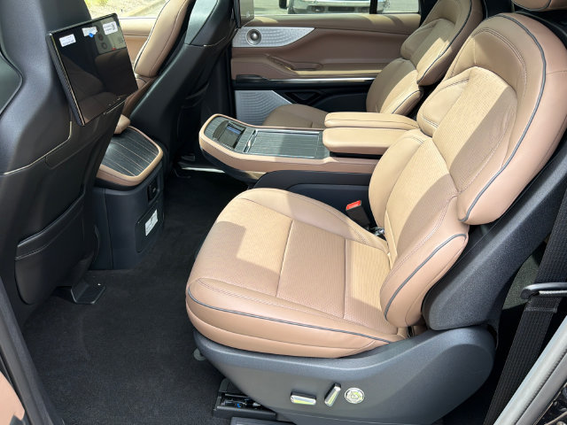 New 2027 Lincoln Navigator L Black Label AWD/4WD image 23