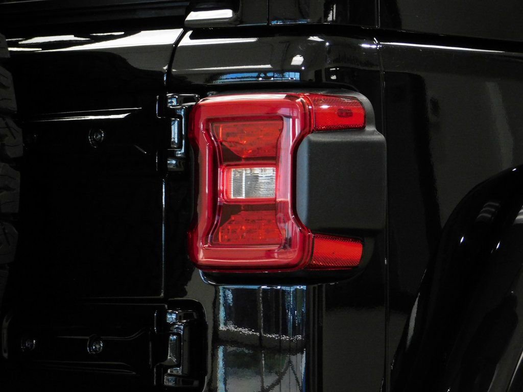 Used 2022 Jeep Wrangler Unlimited Rubicon 4xe w/ Dual Top Group image 90