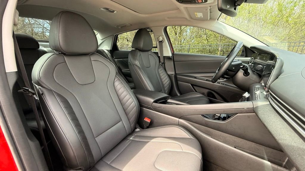 Used 2023 Hyundai Elantra Limited image 37