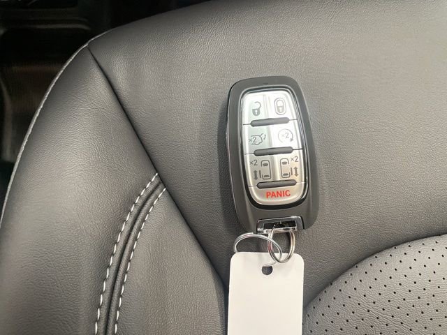 New 2026 Chrysler Pacifica Select image 26