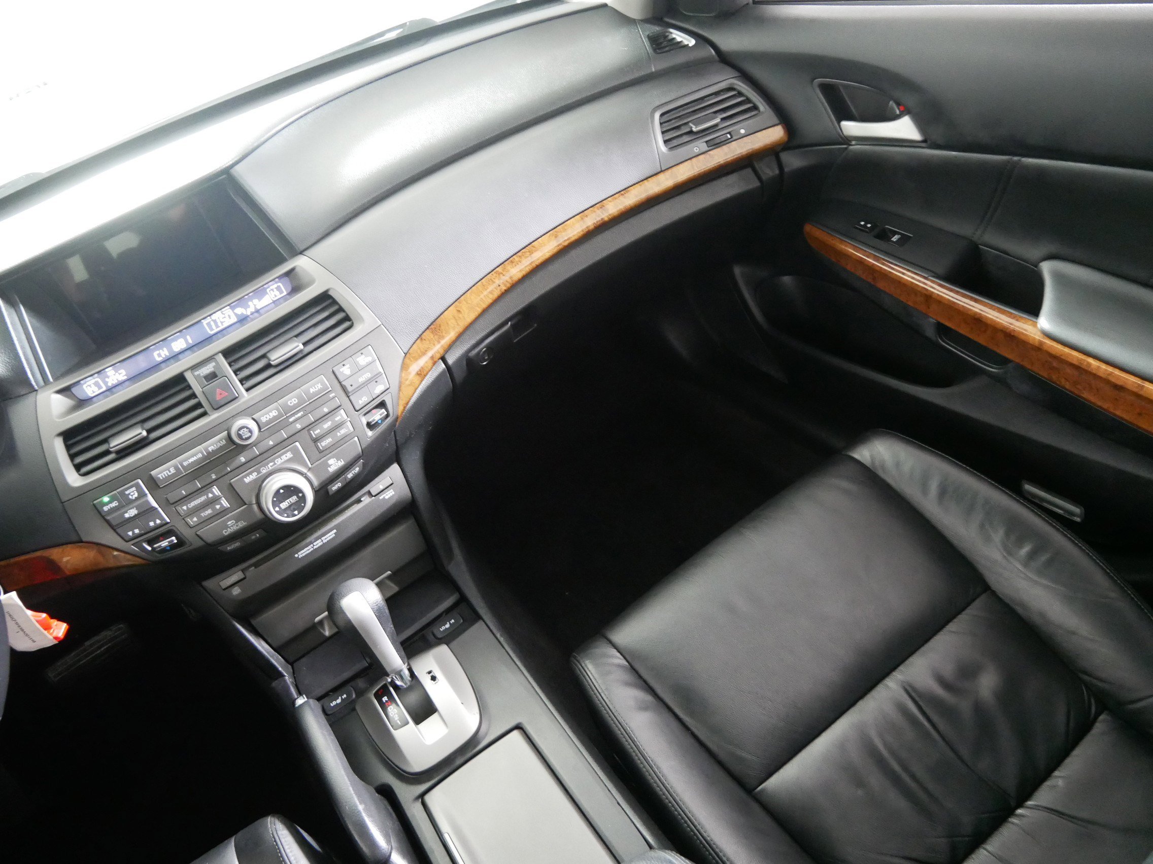 Used 2011 Honda Accord EX-L image 11