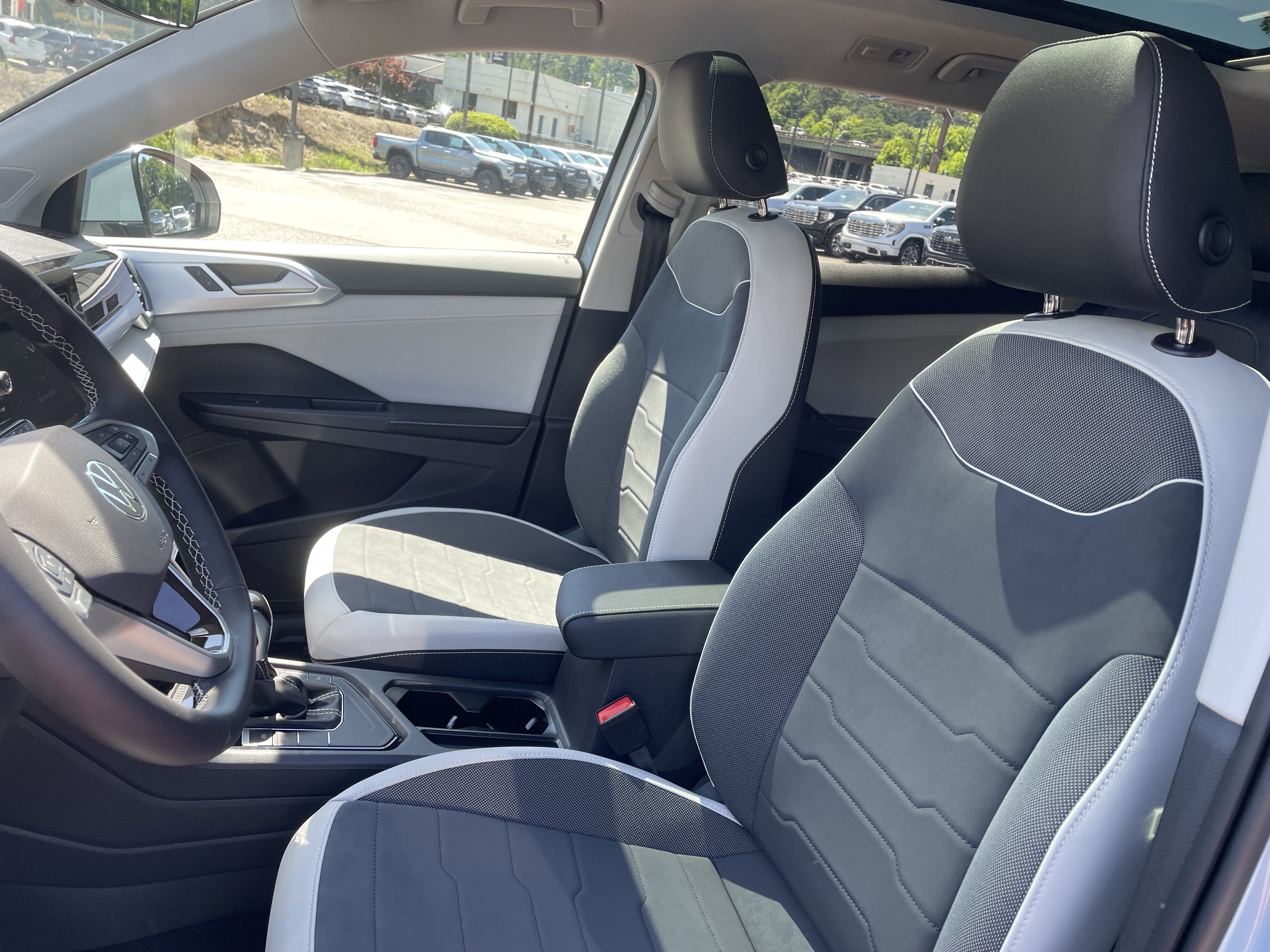 New 2026 Volkswagen Taos SE FWD image 14