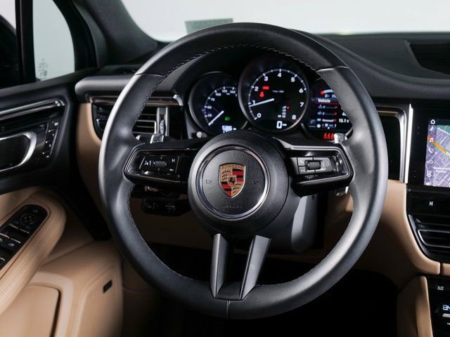 Used 2025 Porsche Macan image 16