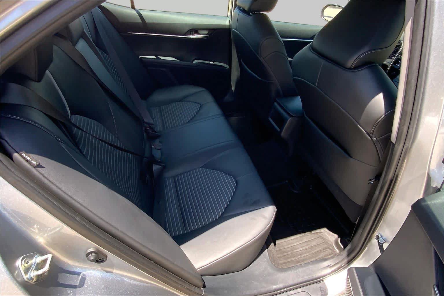 Used 2020 Toyota Camry SE FWD image 19