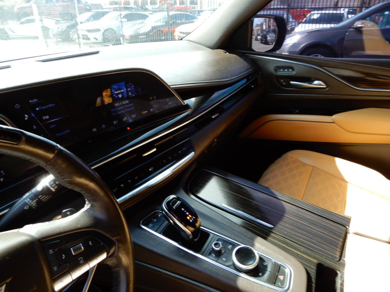 Used 2022 Cadillac Escalade Premium Luxury image 19