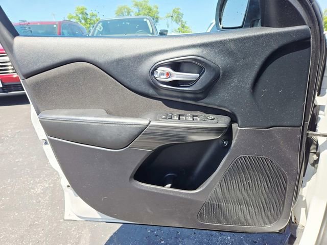 Used 2016 Jeep Cherokee Latitude FWD image 11
