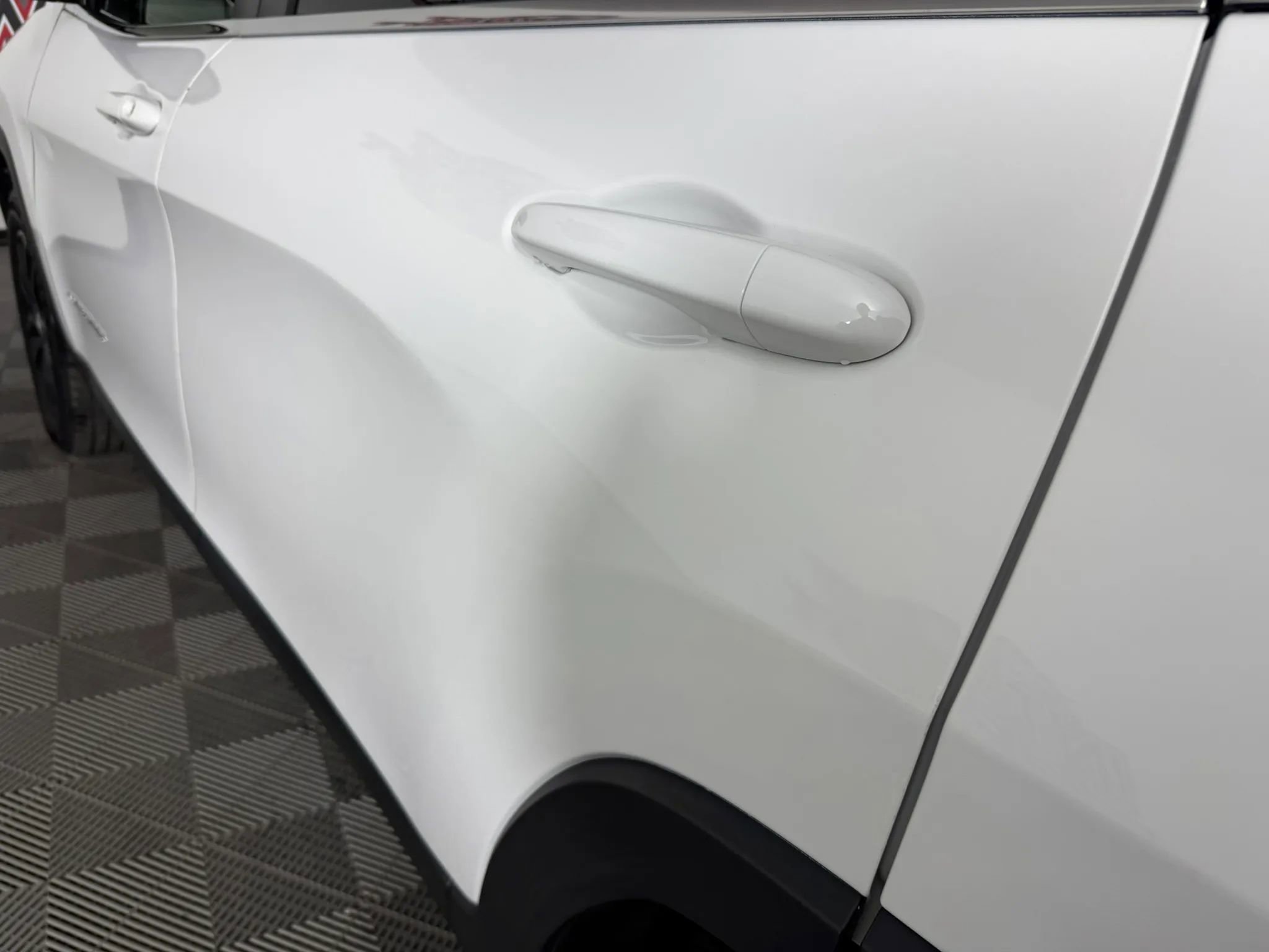 Used 2019 Jeep Cherokee Latitude w/ Cold Weather Group AWD/4WD image 24