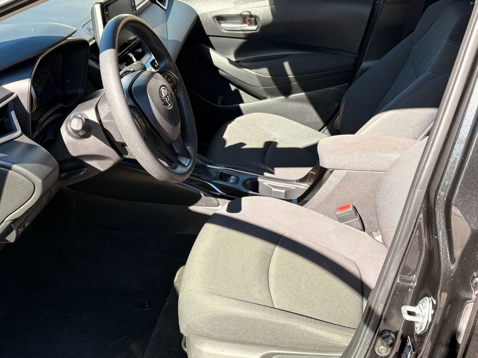 Used 2020 Toyota Corolla LE image 5