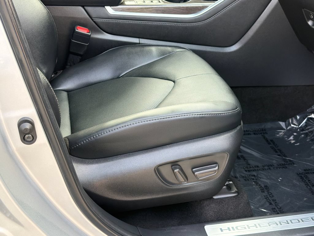 Used 2023 Toyota Highlander Limited AWD/4WD image 14