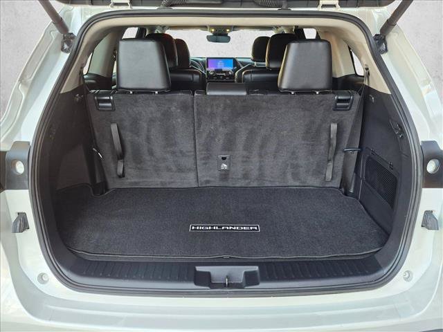 Certified 2024 Toyota Highlander XLE FWD image 6
