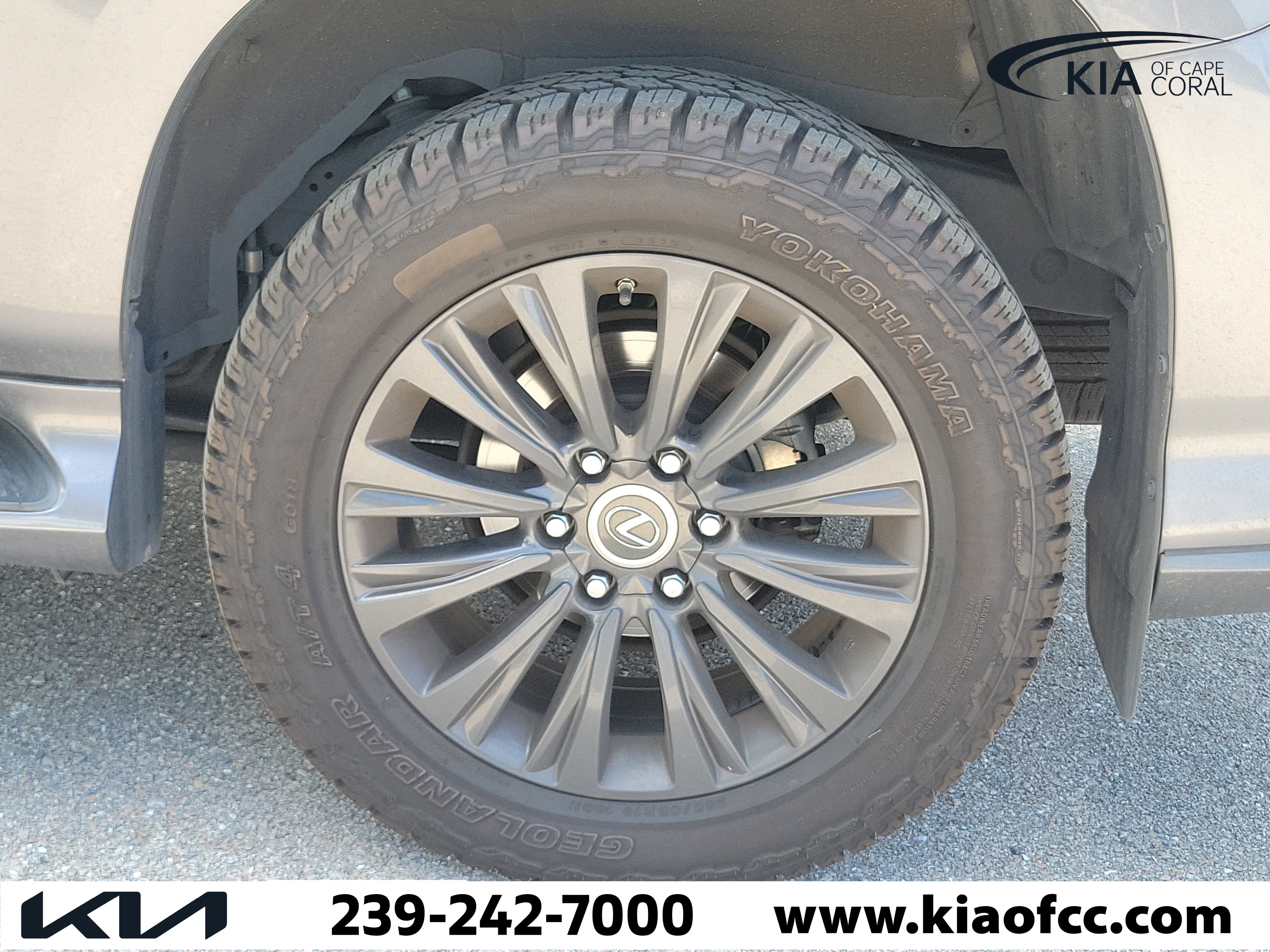 Used 2023 Lexus GX 460 Premium w/ Accessory Package image 10