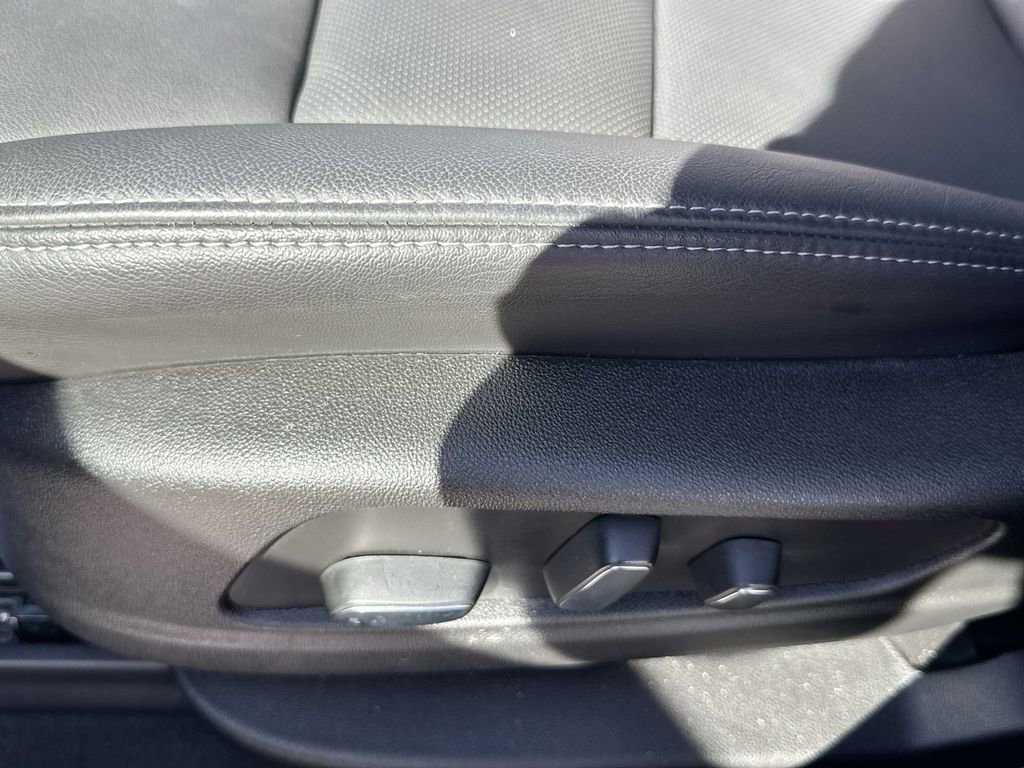 Used 2025 Cadillac XT6 Premium Luxury w/ Technology Package image 14