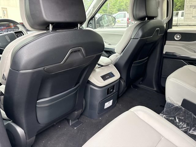 New 2026 Lincoln Navigator L Reserve AWD/4WD image 16