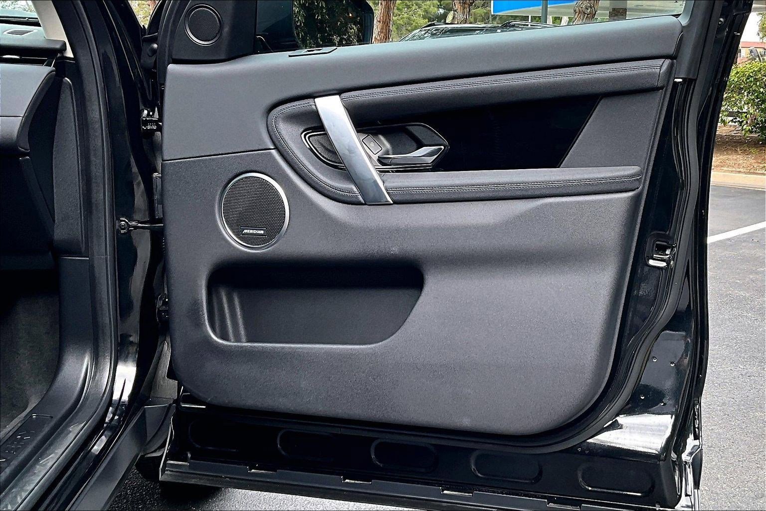 Used 2024 Land Rover Discovery Sport S image 32