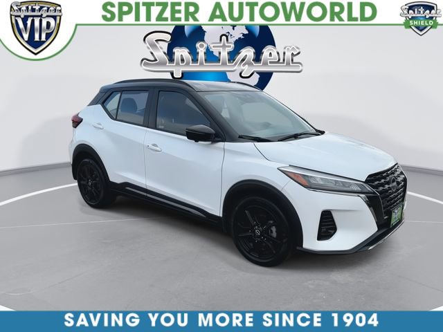 Used 2023 Nissan Kicks SR image 2