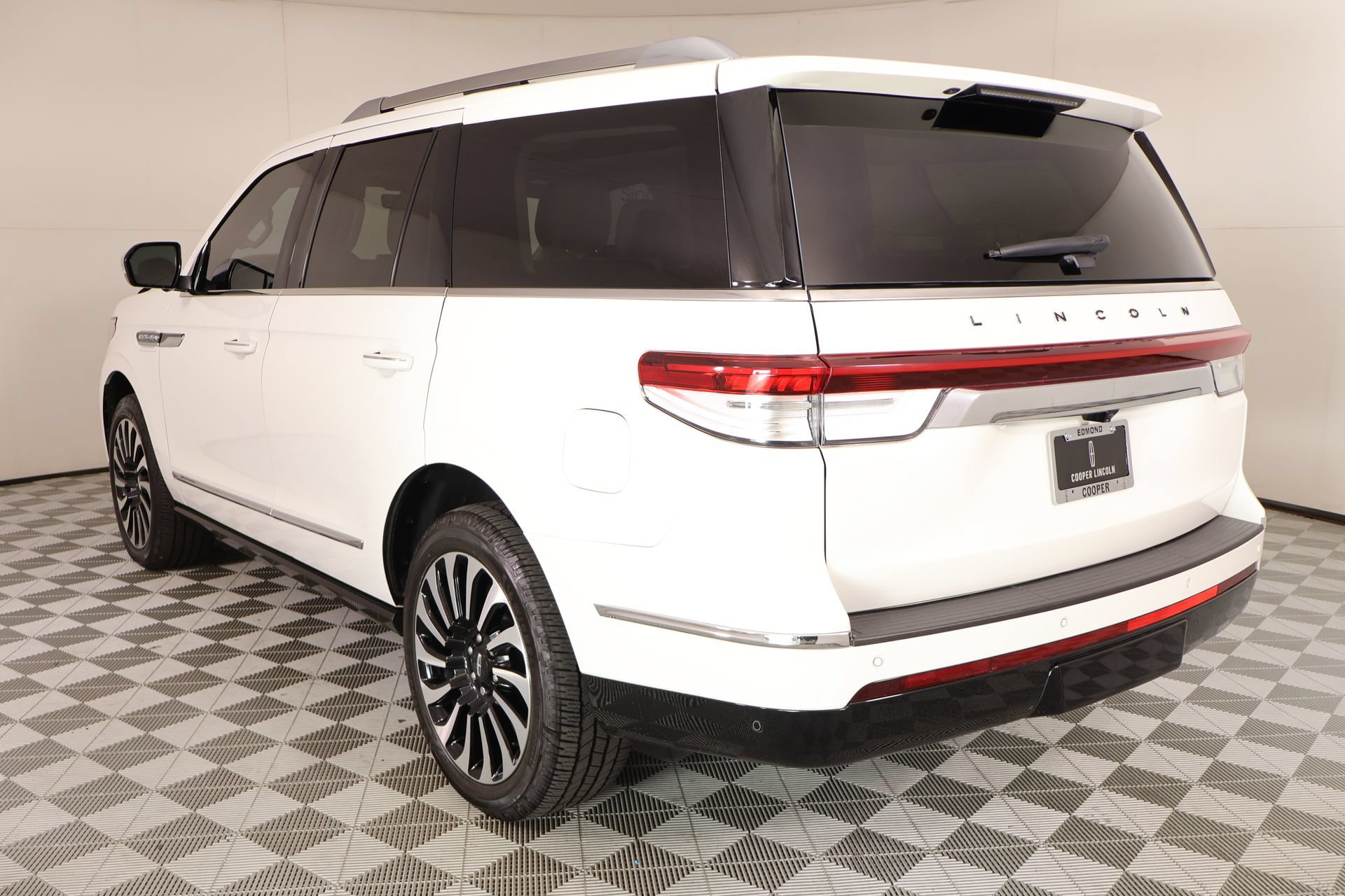 Used 2024 Lincoln Navigator Black Label AWD/4WD image 25