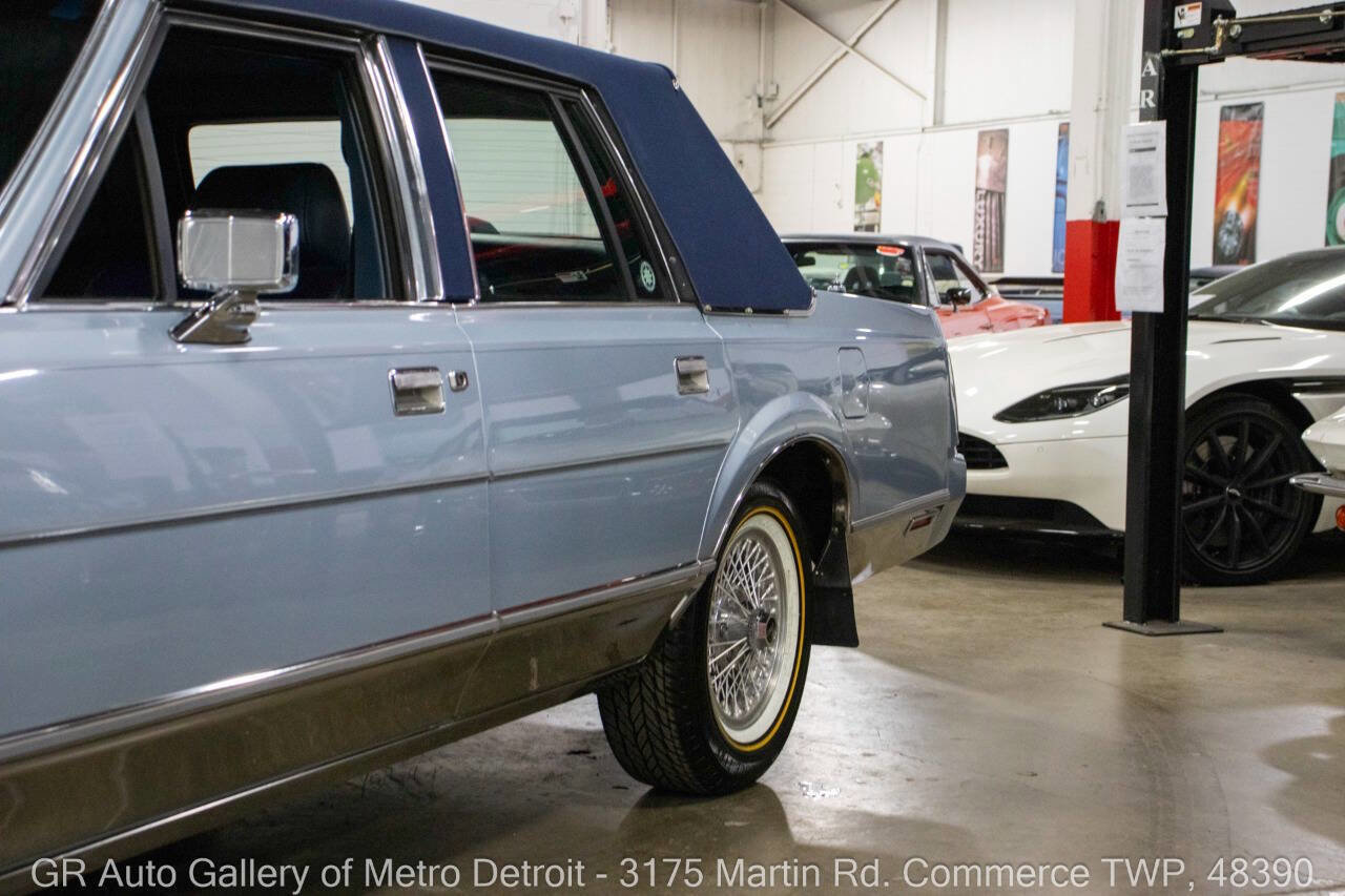 Used 1986 Lincoln Town Car image 21
