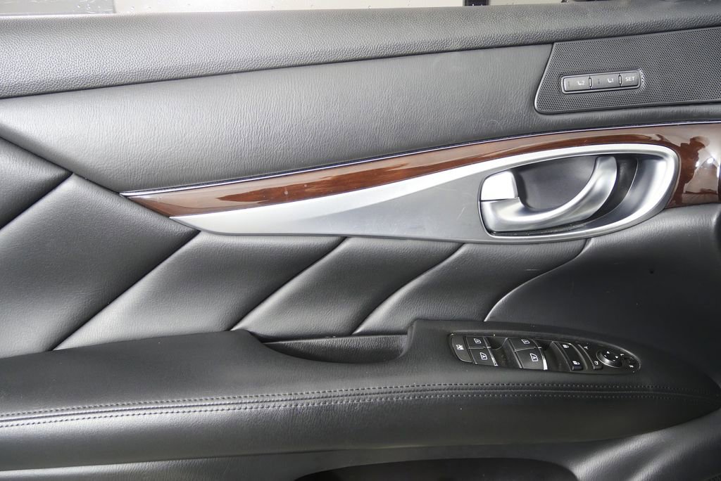 Used 2019 INFINITI Q70 L 3.7 image 9