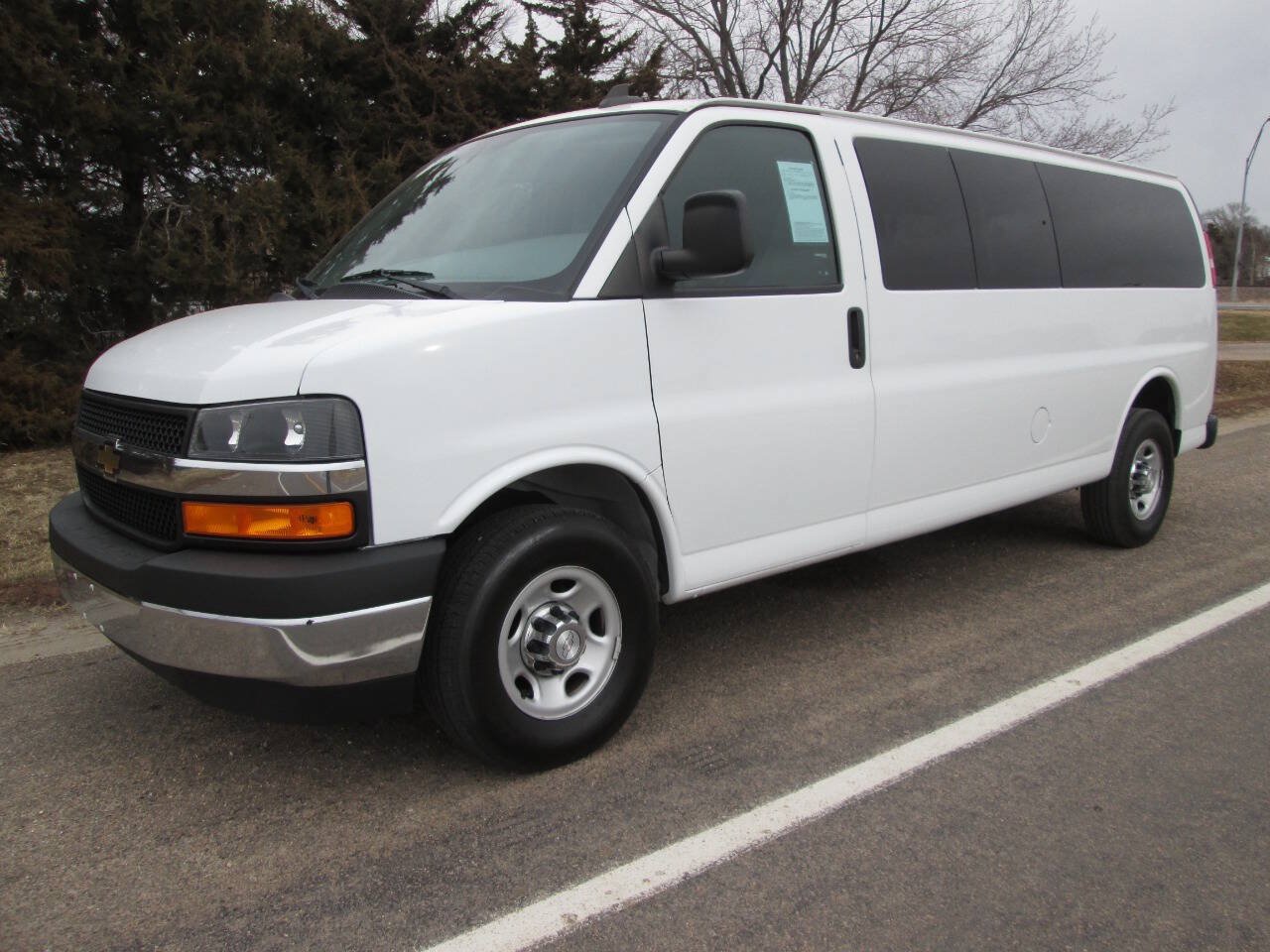 Used 2018 Chevrolet Express 3500 LT w/ LT Preferred Equipment Group RWD image 4