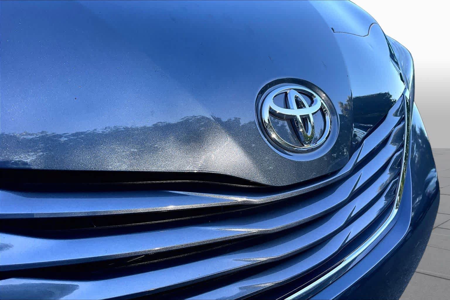 Used 2017 Toyota Sienna LE FWD image 28