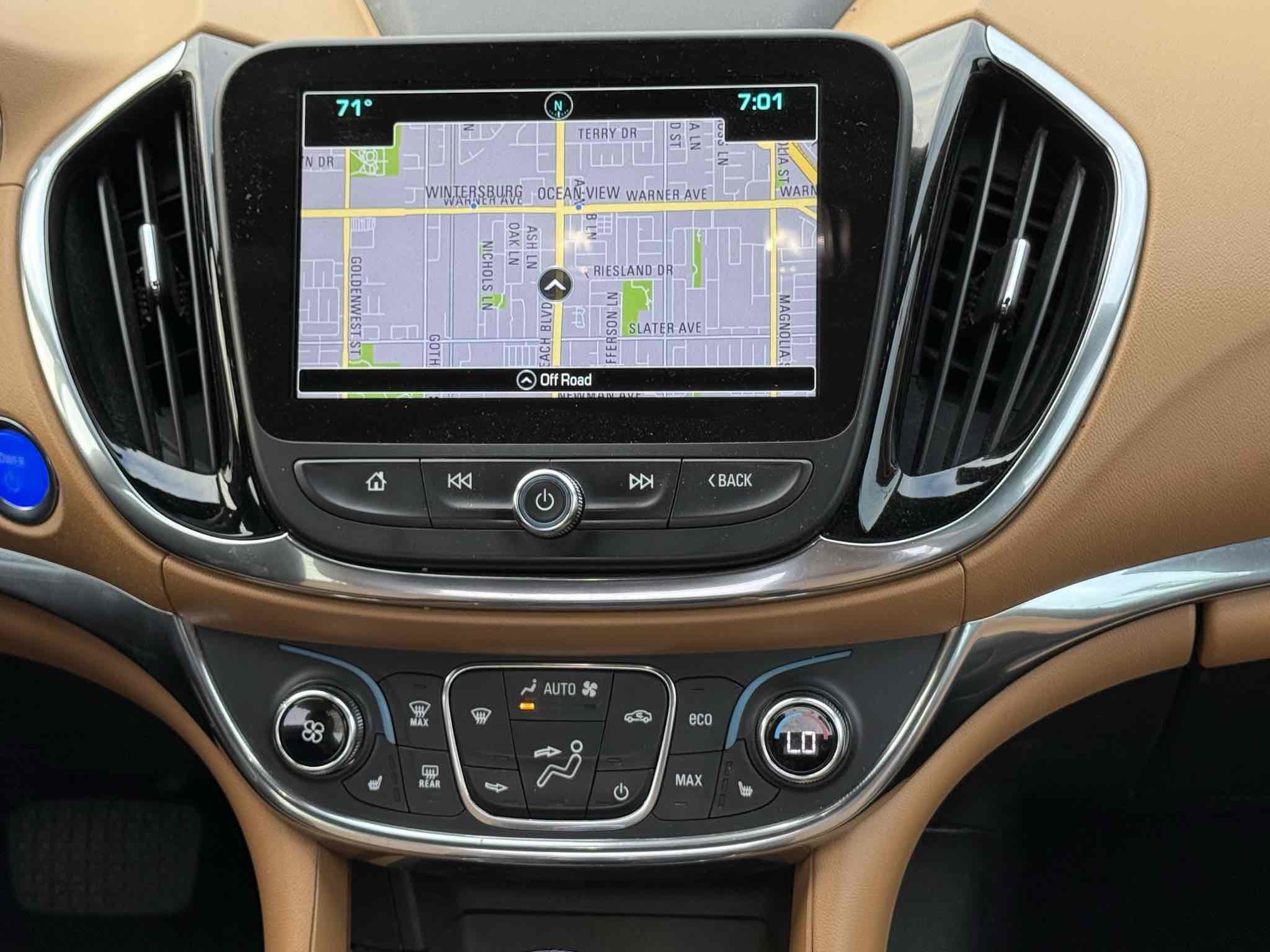 Used 2017 Chevrolet Volt Premier w/ Driver Confidence II Package FWD image 9
