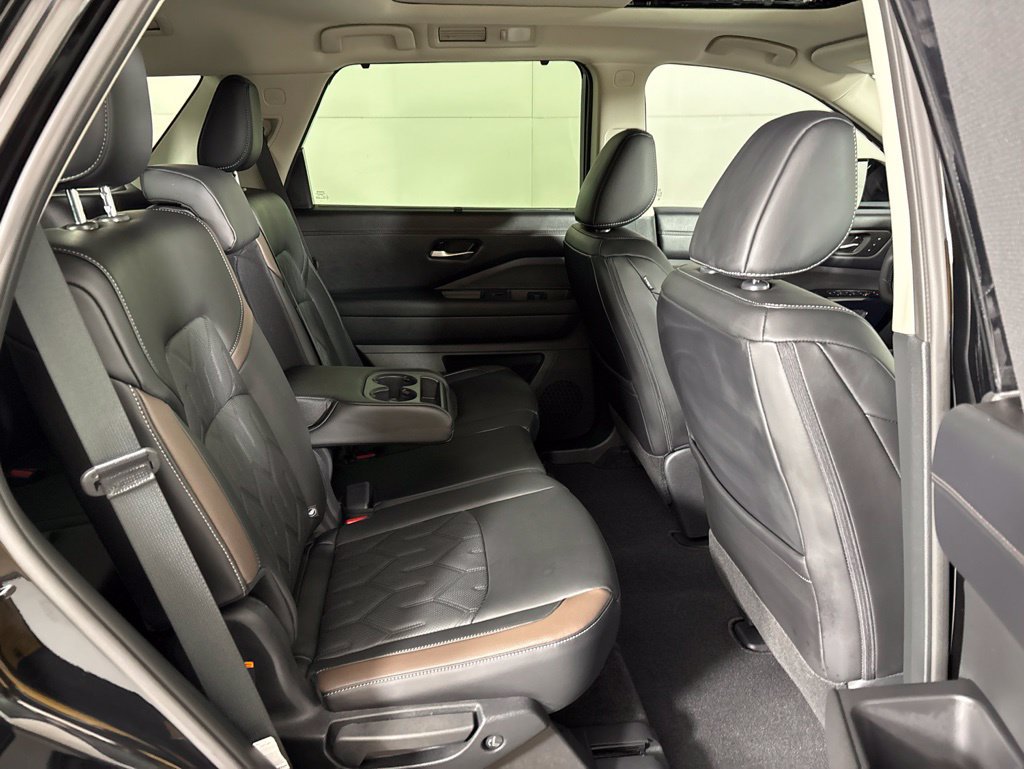 New 2026 Nissan Pathfinder Platinum w/ Cargo Package FWD image 11