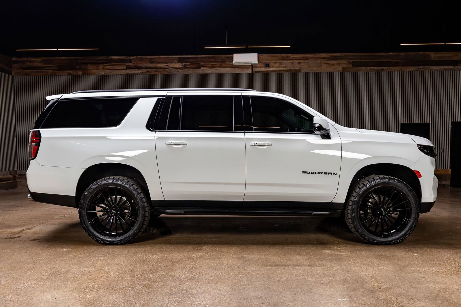 Used 2023 Chevrolet Suburban RST w/ Sport Performance Package AWD/4WD image 11