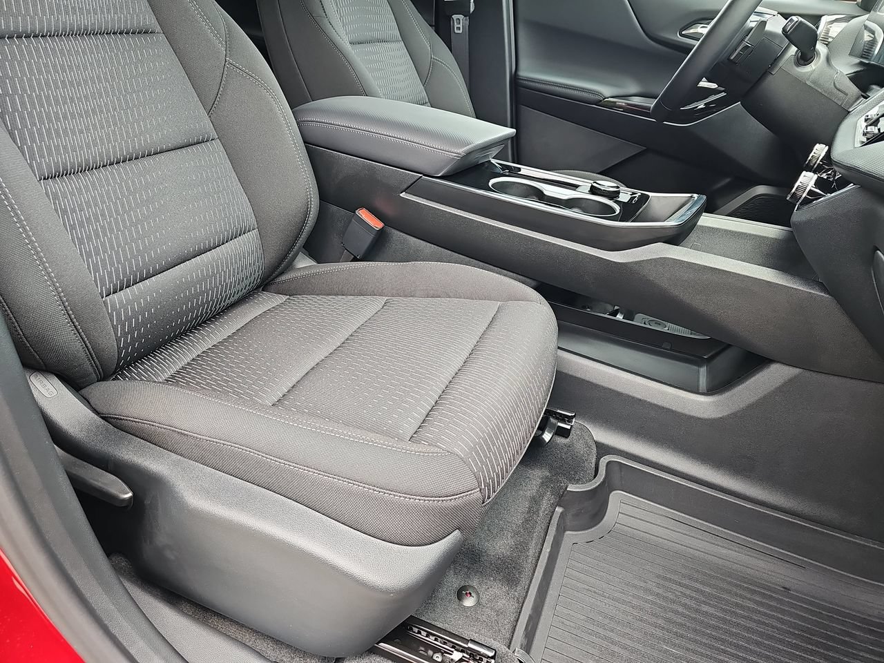 Certified 2026 Chevrolet Equinox LT w/ Safety and Technology Package AWD/4WD image 13