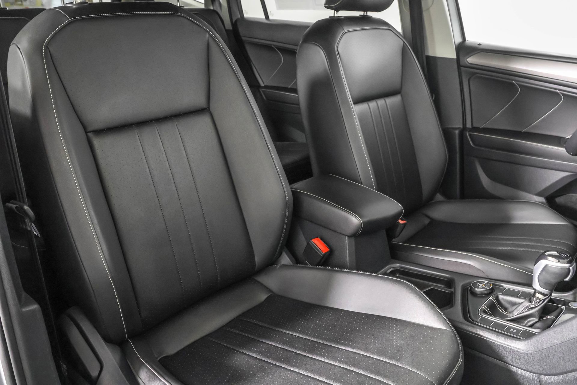 Used 2023 Volkswagen Tiguan SE image 45