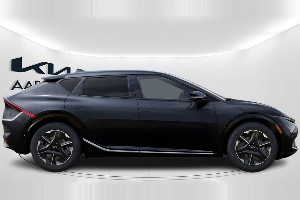 New 2026 Kia EV6 Wind RWD image 8