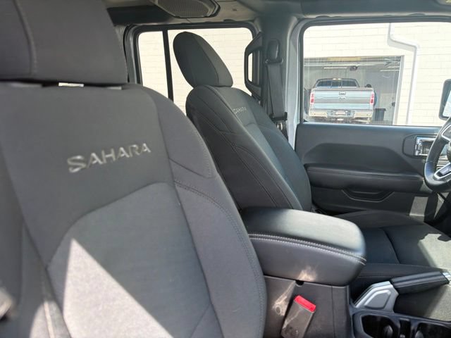 Used 2018 Jeep Wrangler Unlimited Sahara AWD/4WD image 25