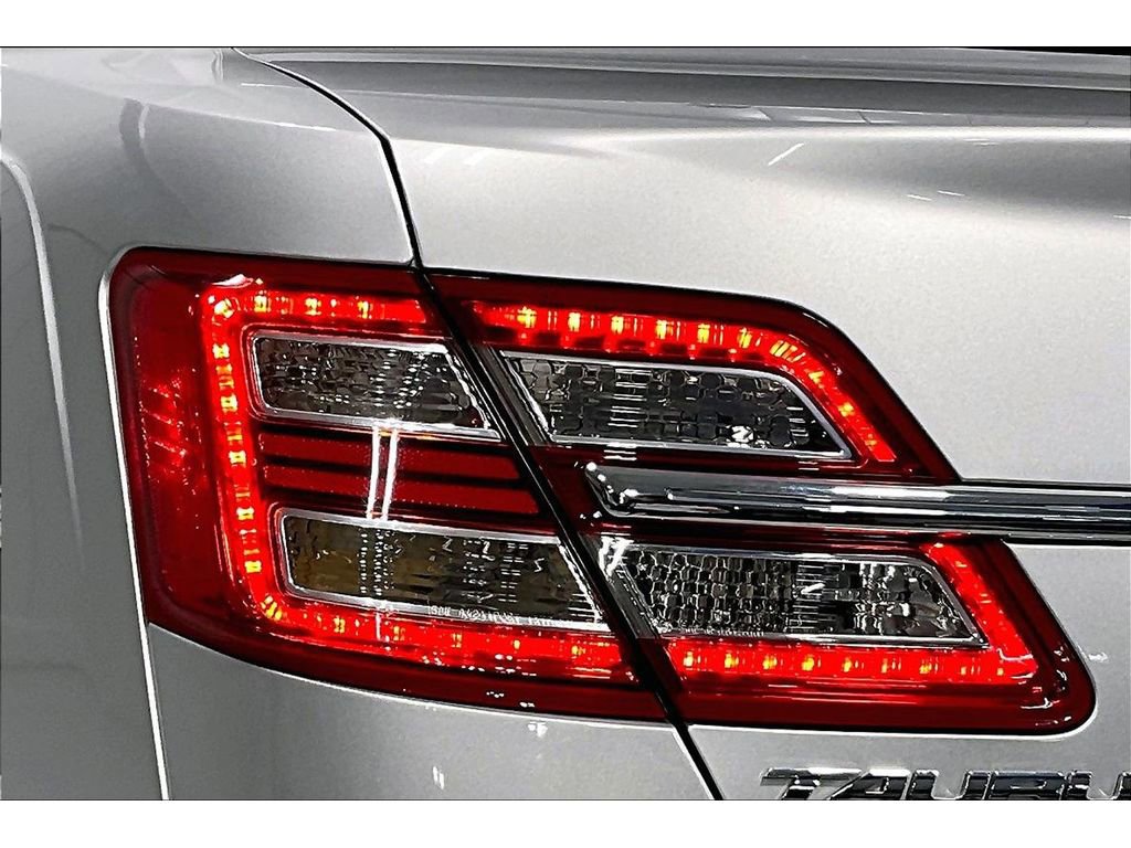 Used 2013 Ford Taurus SEL image 28
