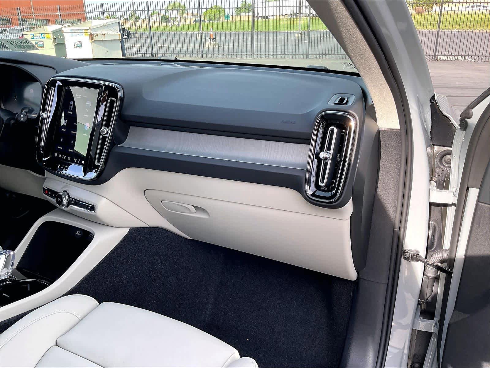 New 2026 Volvo XC40 B5 Plus w/ Protection Package Premier AWD/4WD image 28