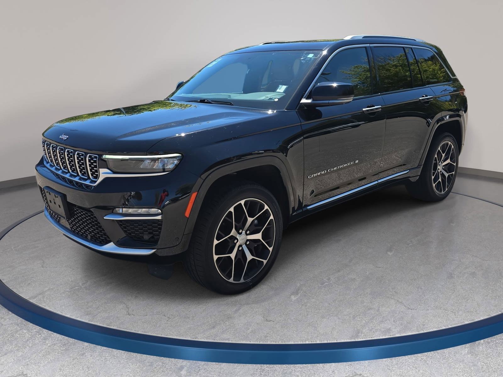 Used 2023 Jeep Grand Cherokee Summit image 1