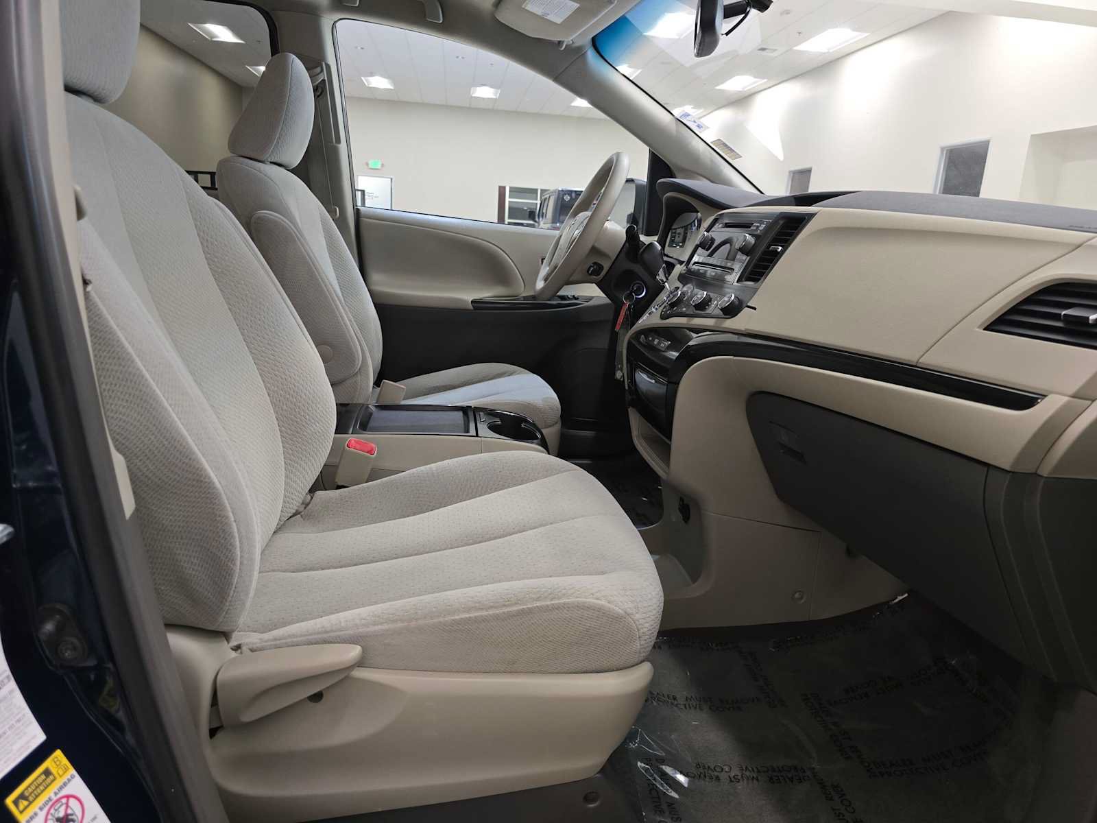 Used 2011 Toyota Sienna LE w/ Towing Pkg AWD/4WD image 26