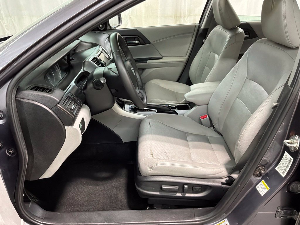 Used 2015 Honda Accord Touring image 18