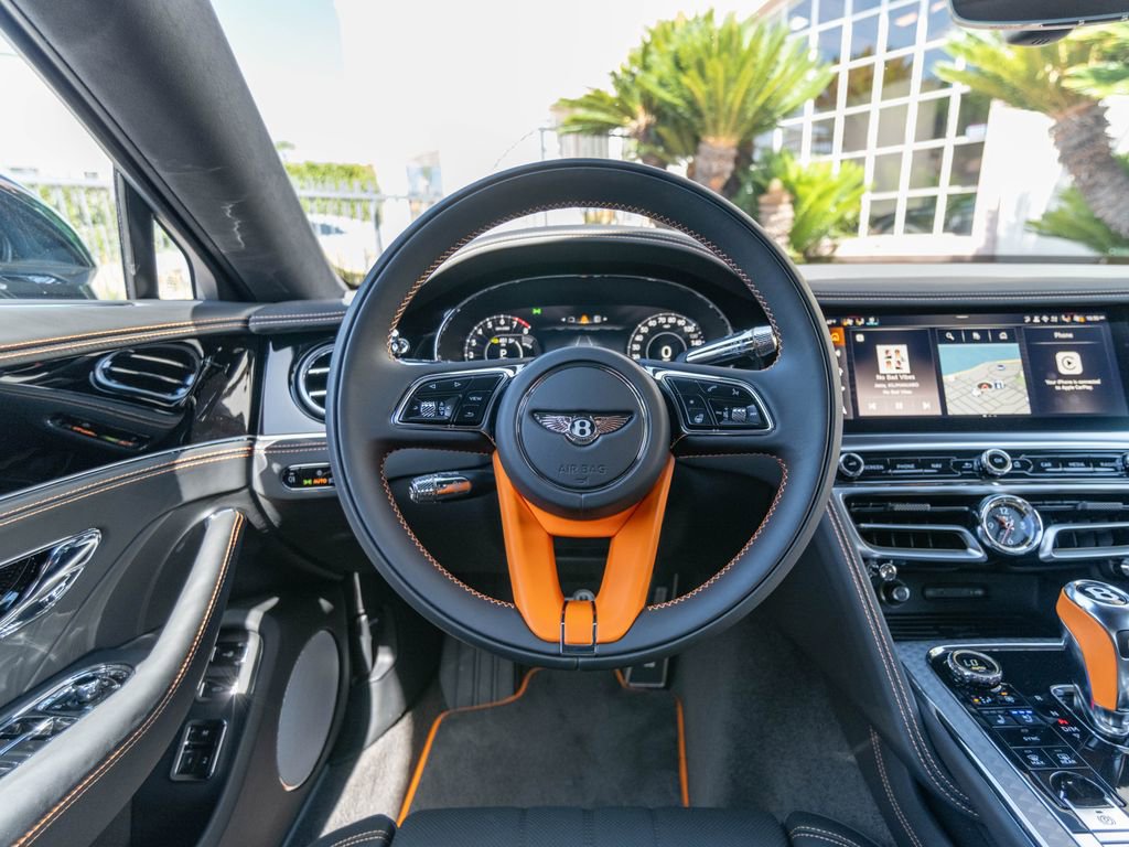 Used 2025 Bentley Flying Spur Plug-In Hybrid AWD/4WD image 35