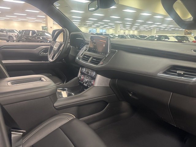 Used 2024 GMC Yukon XL SLT w/ SLT Luxury Package image 9
