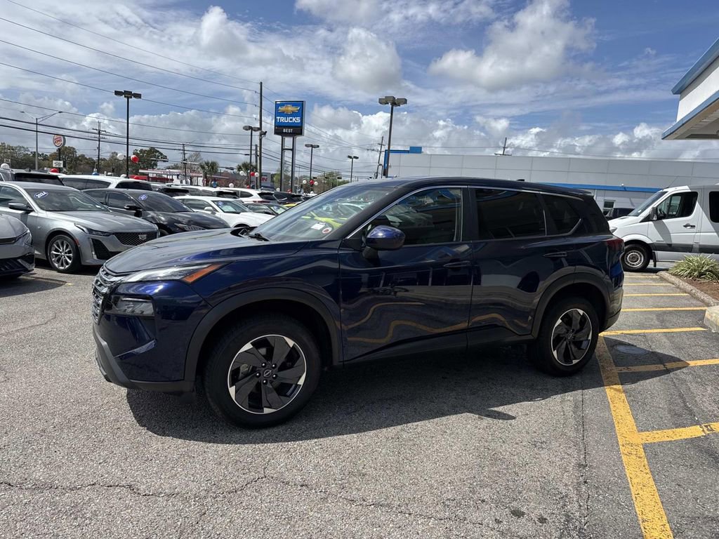 Used 2024 Nissan Rogue SV image 4