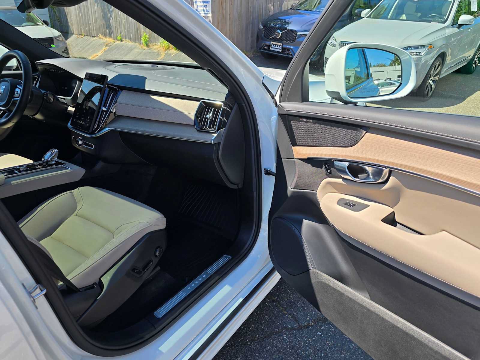 Certified 2026 Volvo XC90 B6 Plus w/ Protection Package Premier AWD/4WD image 10
