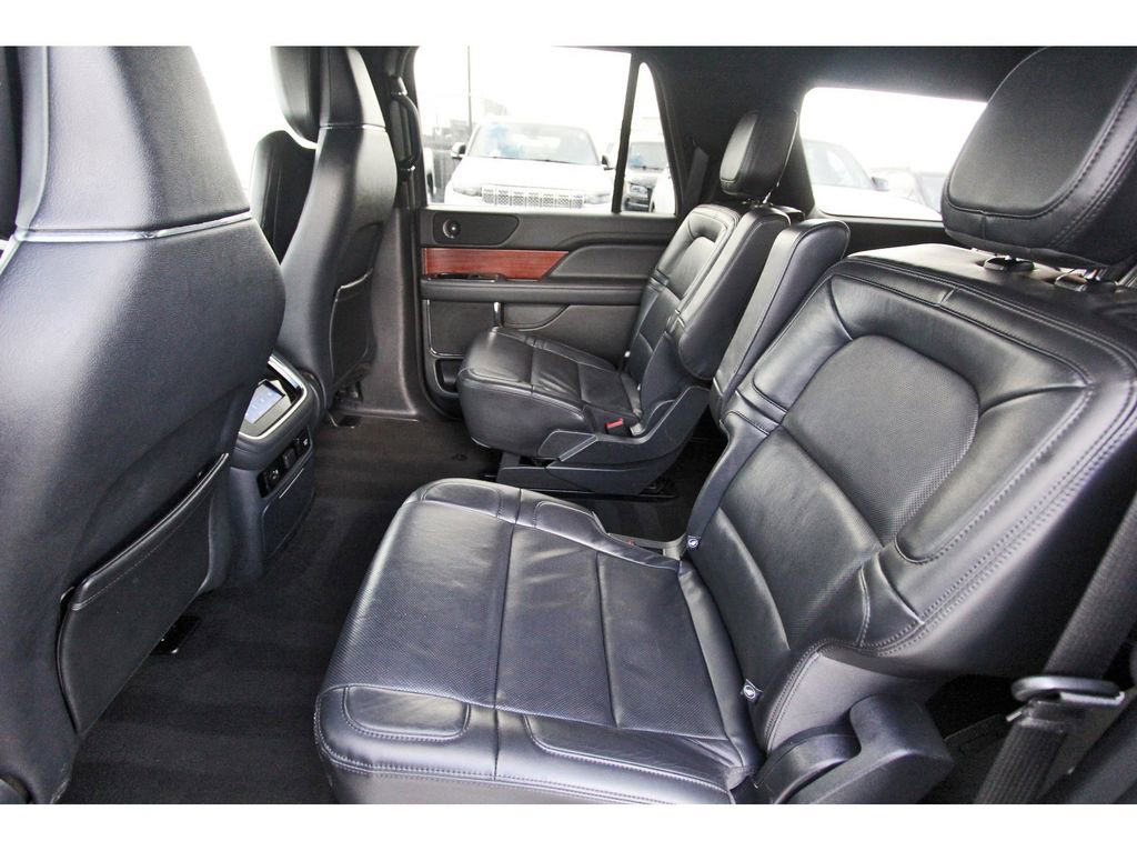 Used 2023 Lincoln Navigator L Reserve image 7