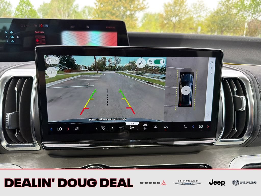 Used 2025 Ford Expedition Platinum w/ Driver's Package AWD/4WD image 21