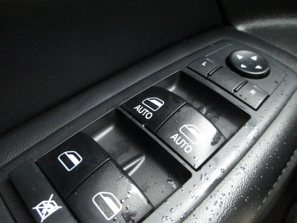 Used 2018 Jeep Grand Cherokee Limited image 21